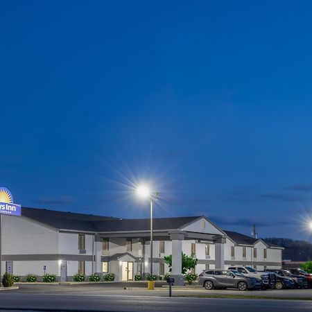Days Inn By Wyndham Grayson Exterior photo