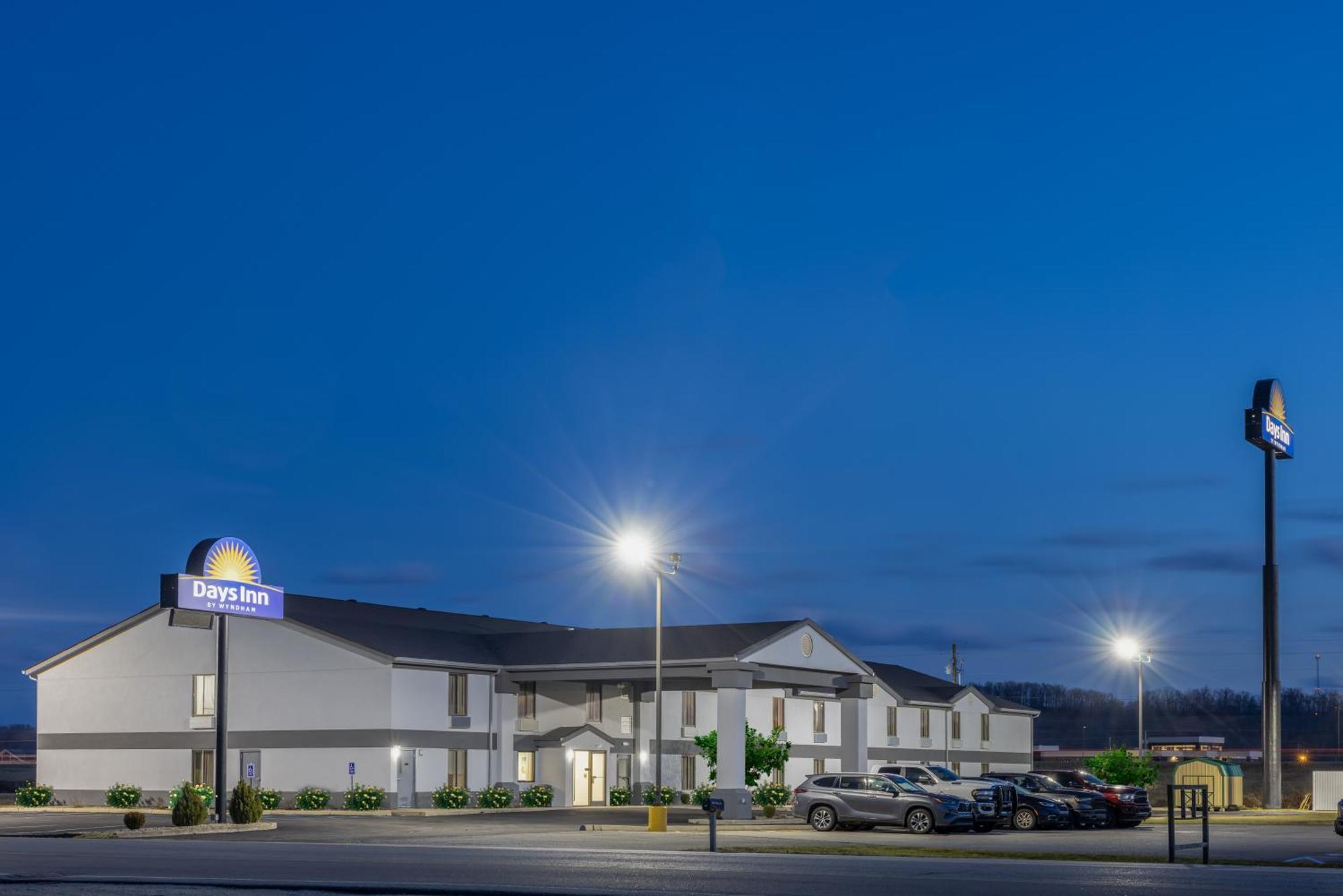 Days Inn By Wyndham Grayson Exterior photo